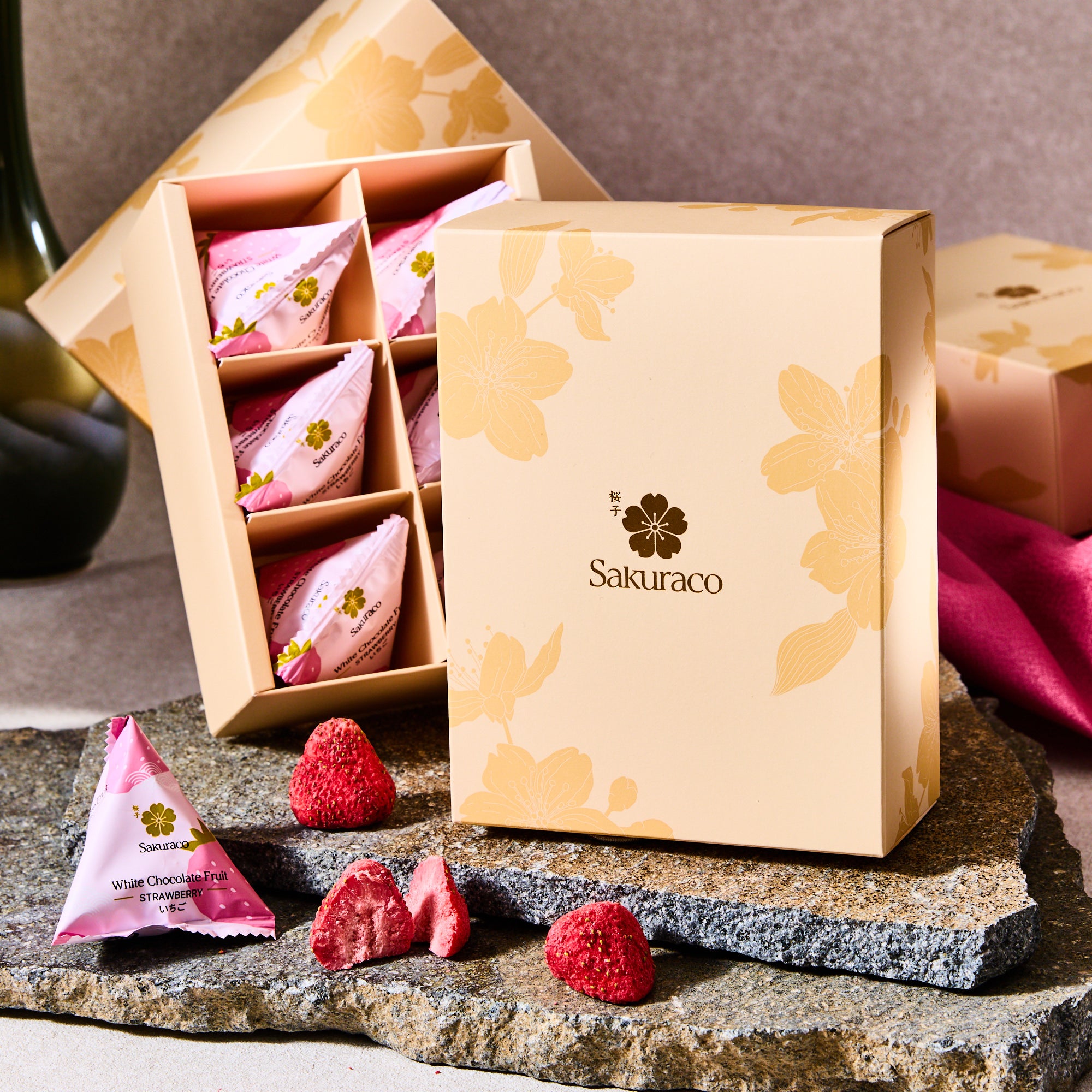 果物 sakura Sakuraco White Chocolate Fruit: Strawberry – Japan Haul