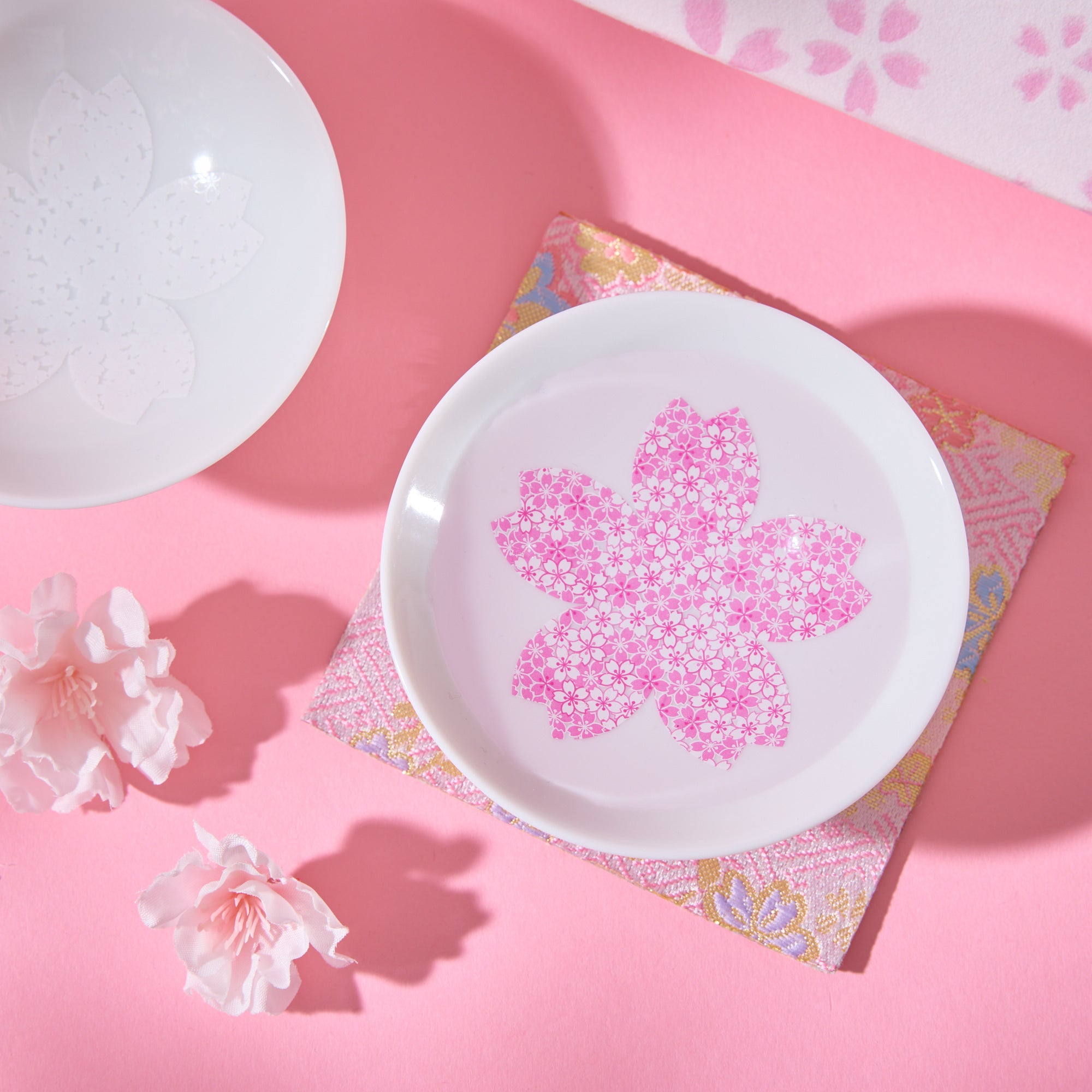 Marumo Takagi Hirahai Sake Cup Pair - Full Bloom Sakura