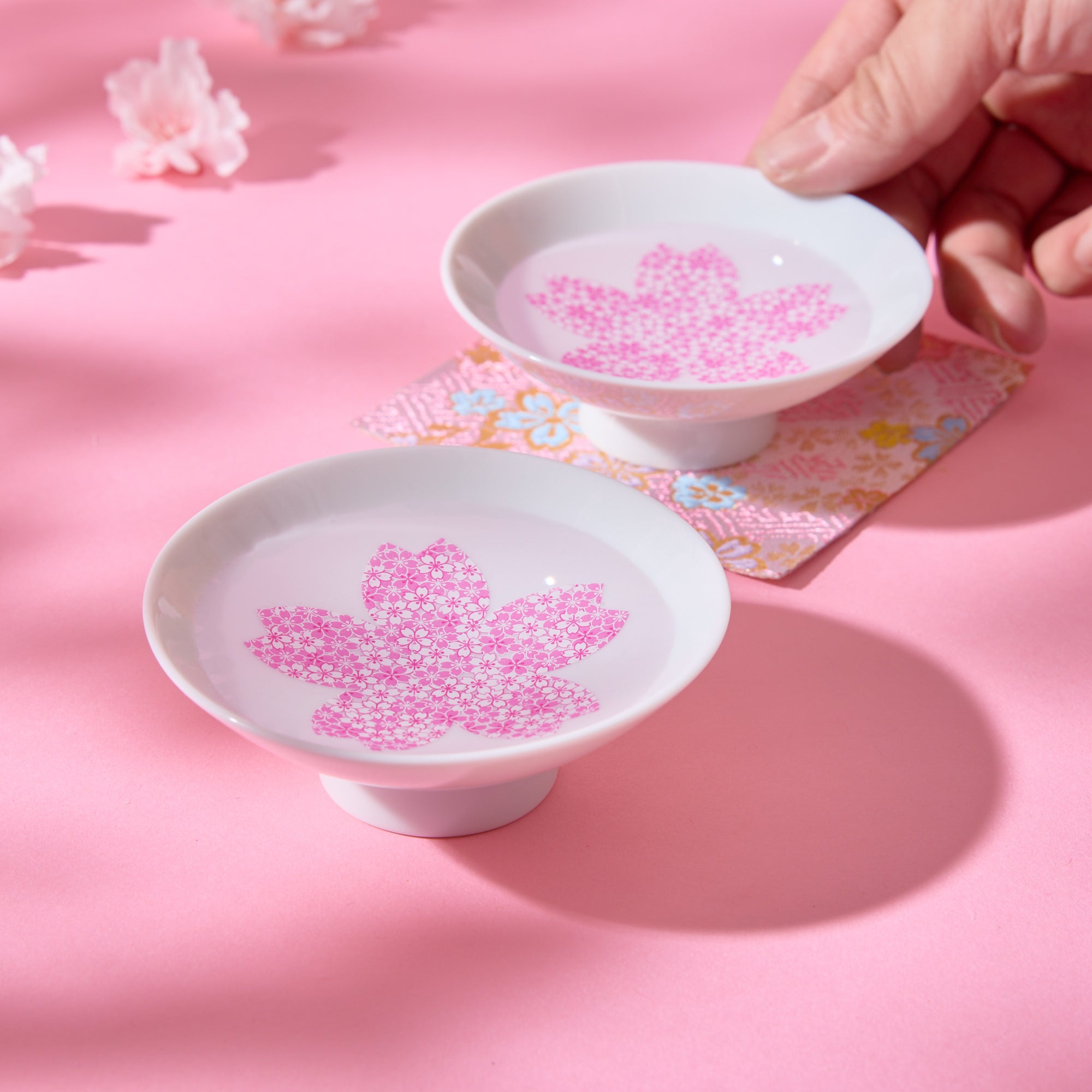Marumo Takagi Hirahai Sake Cup Pair - Full Bloom Sakura