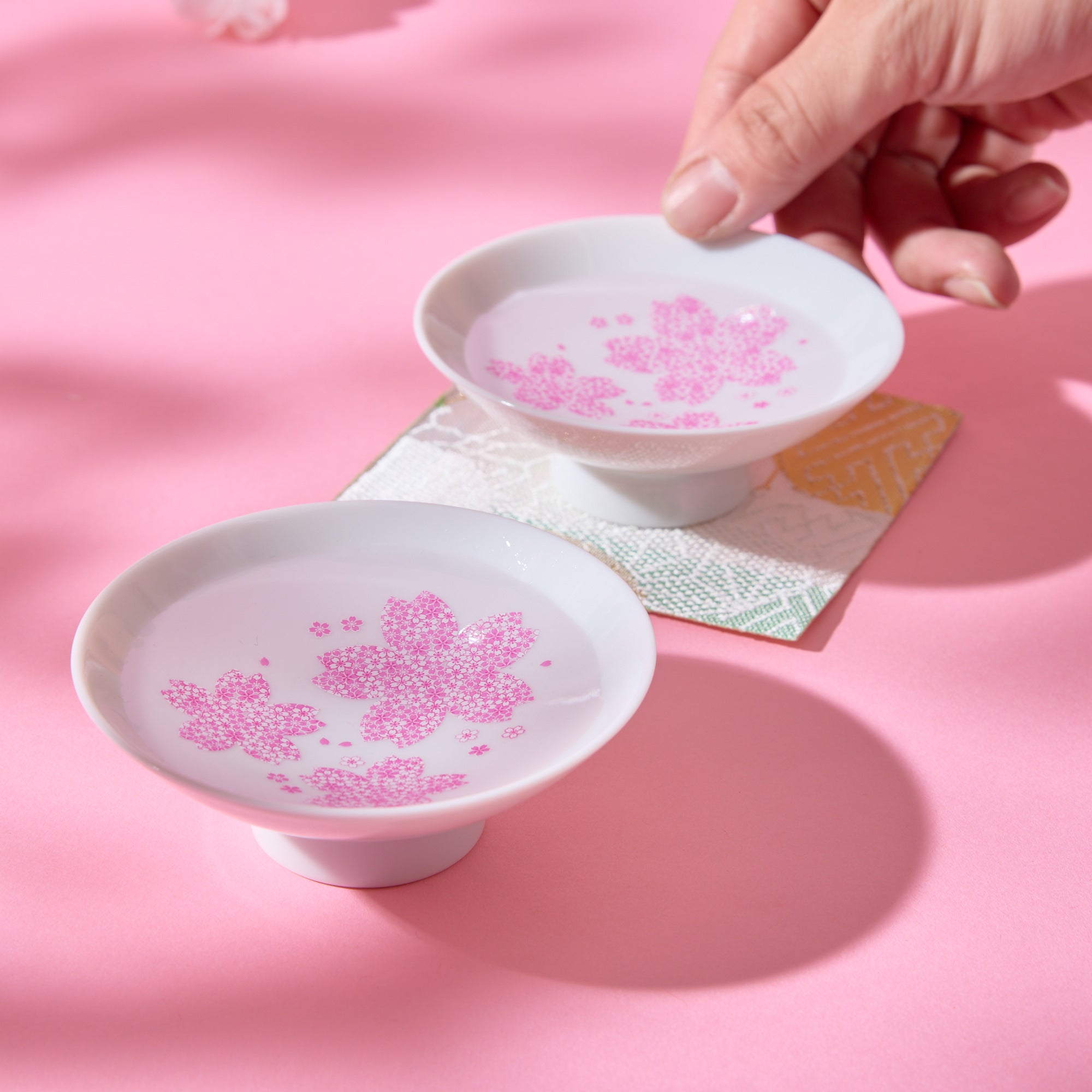 Marumo Takagi Hirahai Sake Cup Pair - Dancing Sakura