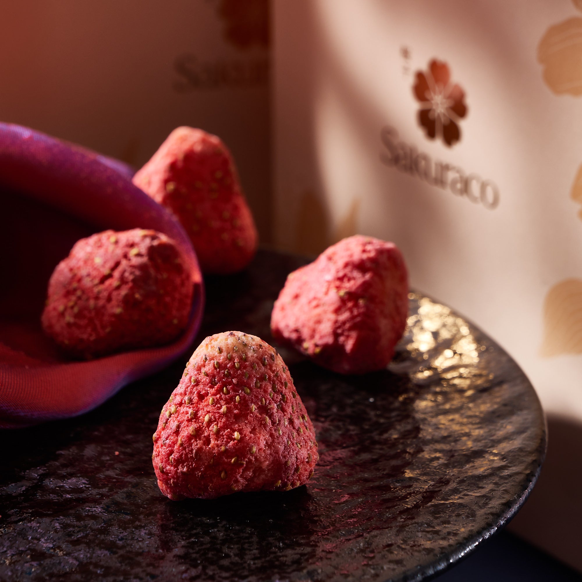 Sakuraco White Chocolate Fruit: Strawberry