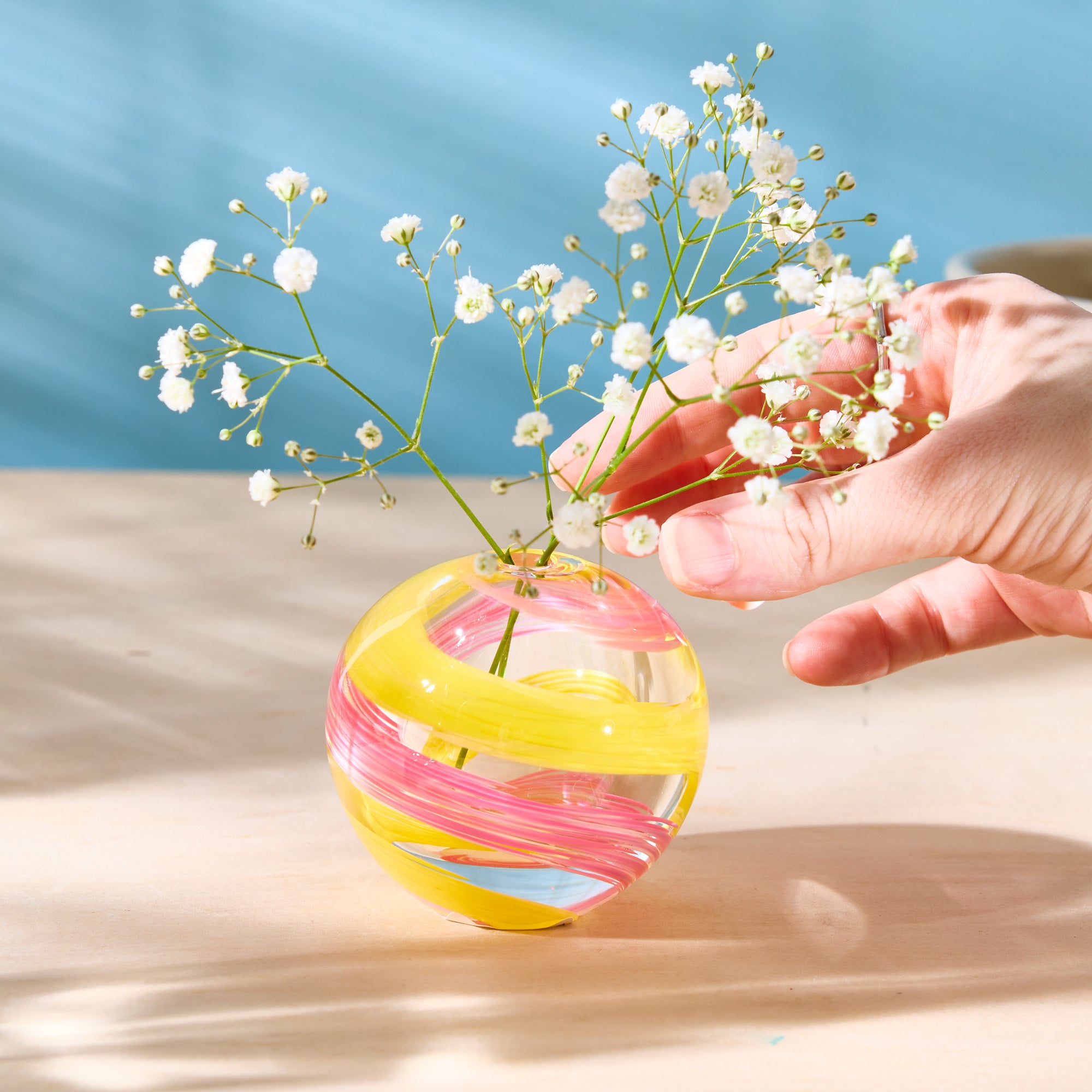 Sakura Breeze Ichirin Zashi Vase