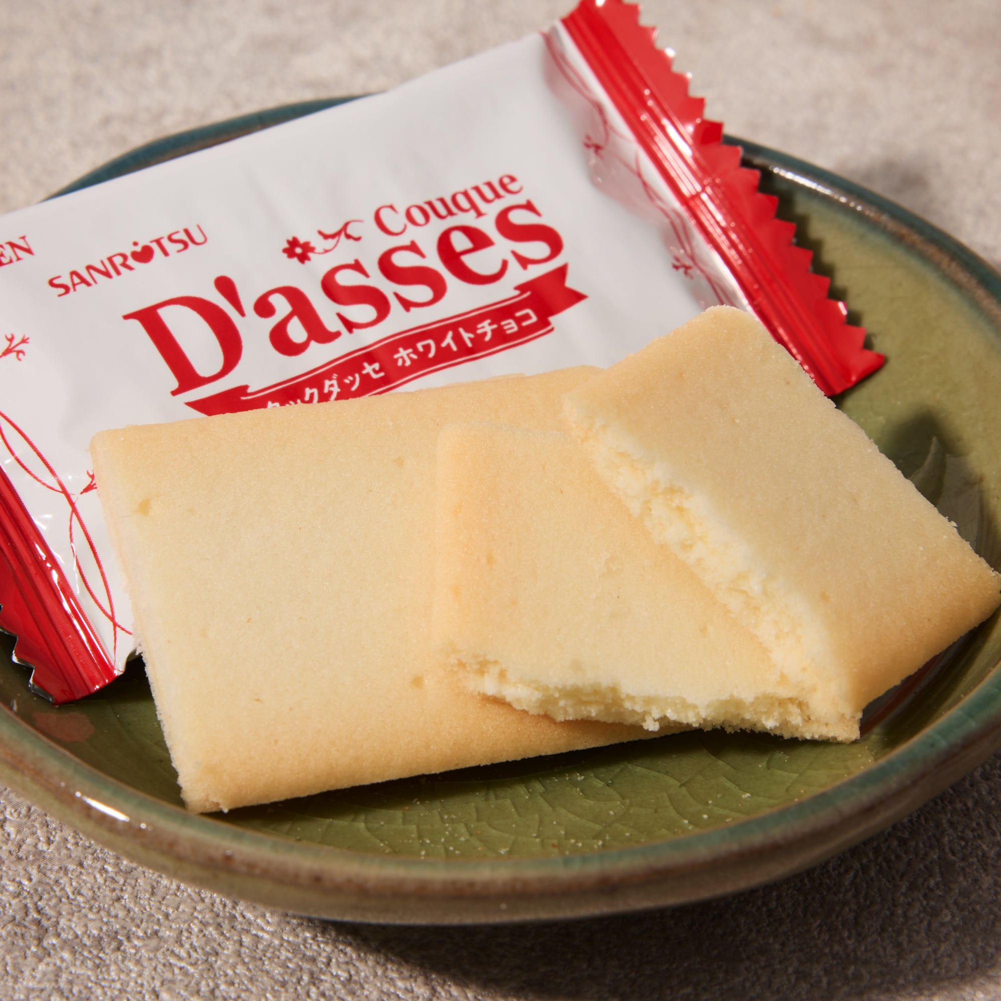 White Chocolate Sandwich Cookie  (7 pieces)