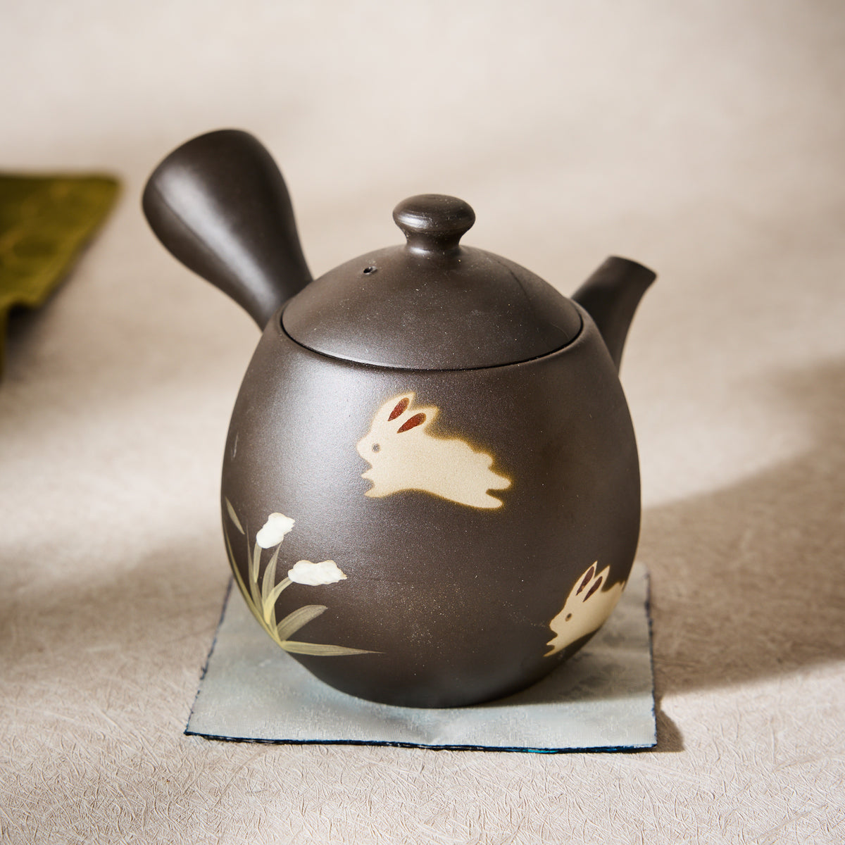 Tokoname Ware Tsukimi Rabbit Teapot
