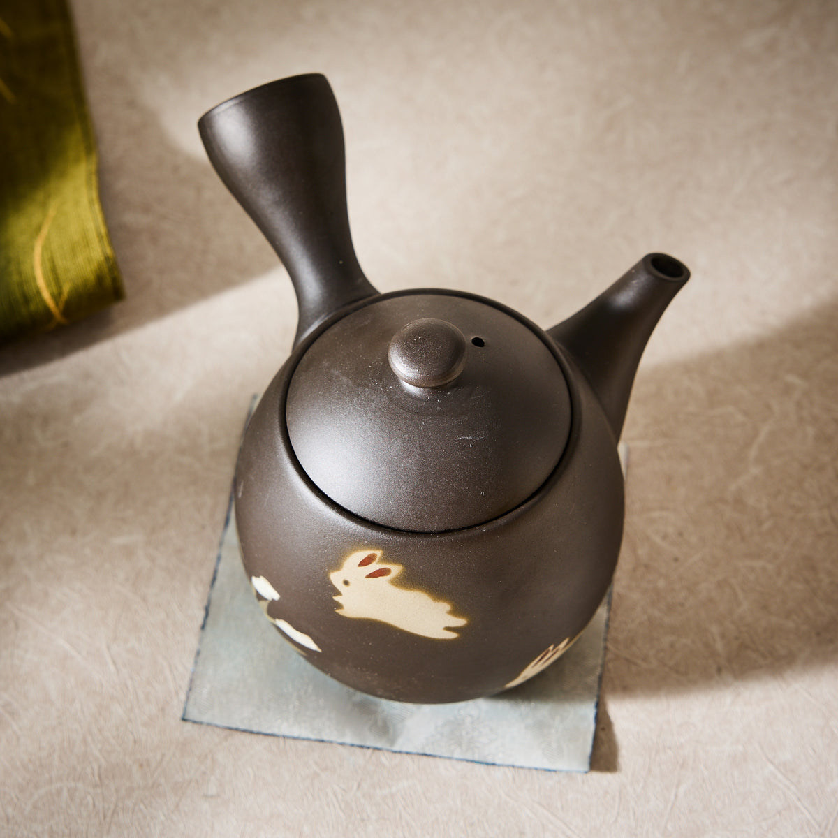 Tokoname Ware Tsukimi Rabbit Teapot