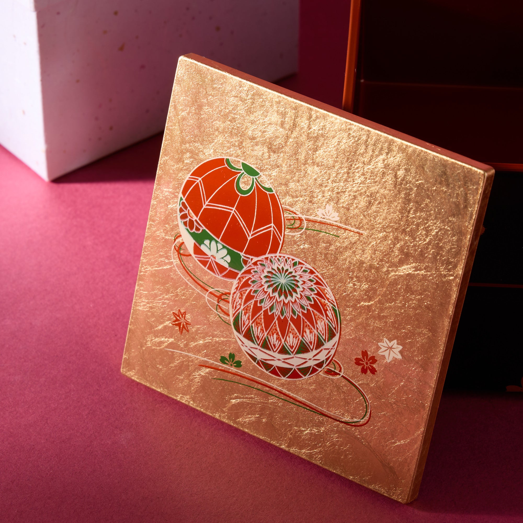 Two-tiered Gold Leaf Yamanaka Lacquerware Box