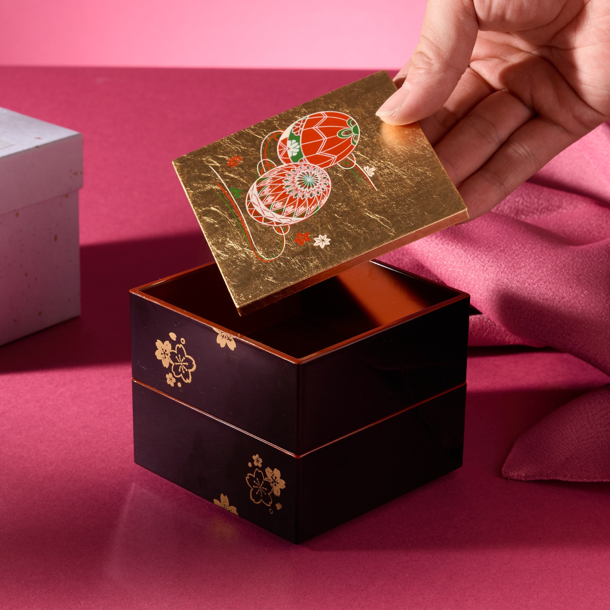 Two-tiered Gold Leaf Yamanaka Lacquerware Box