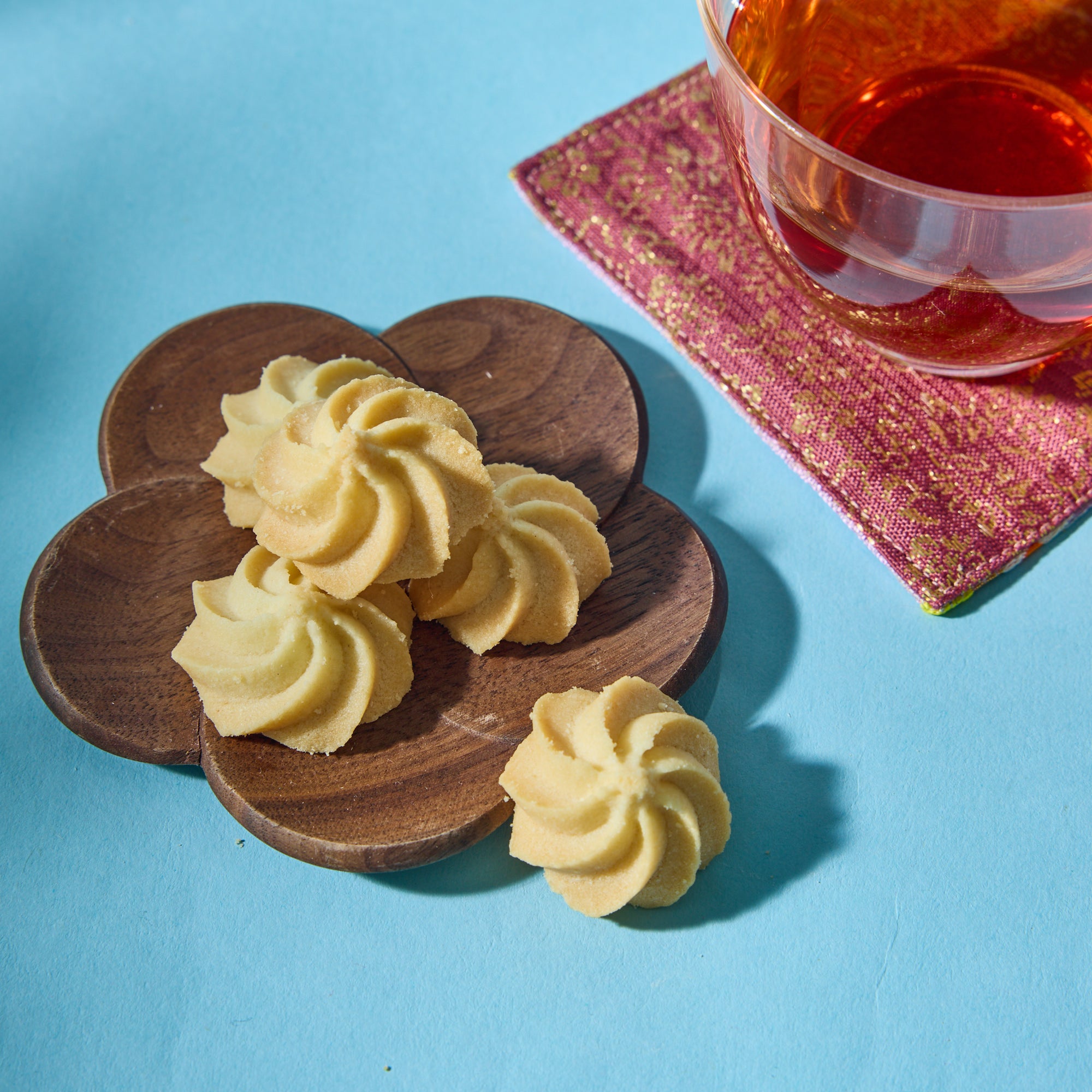 Sakura Strawberry Black Tea & Soy Milk Cookies Gift Set