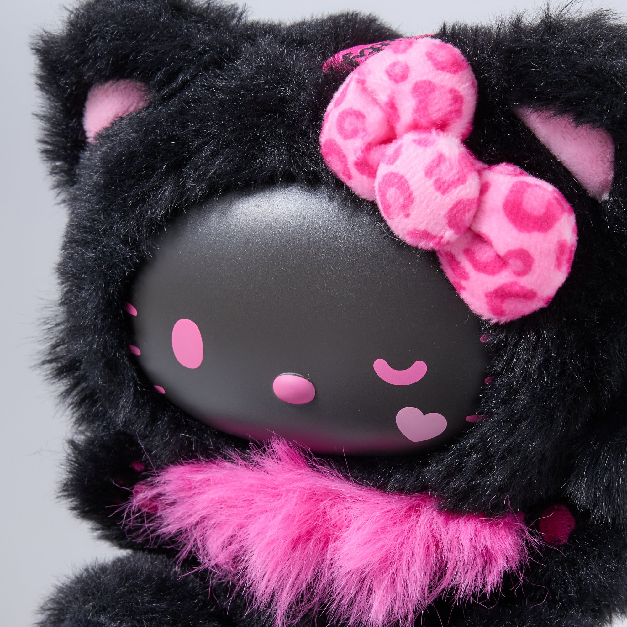 Fine Face Cat Hello Kitty Plush Keychain– Black