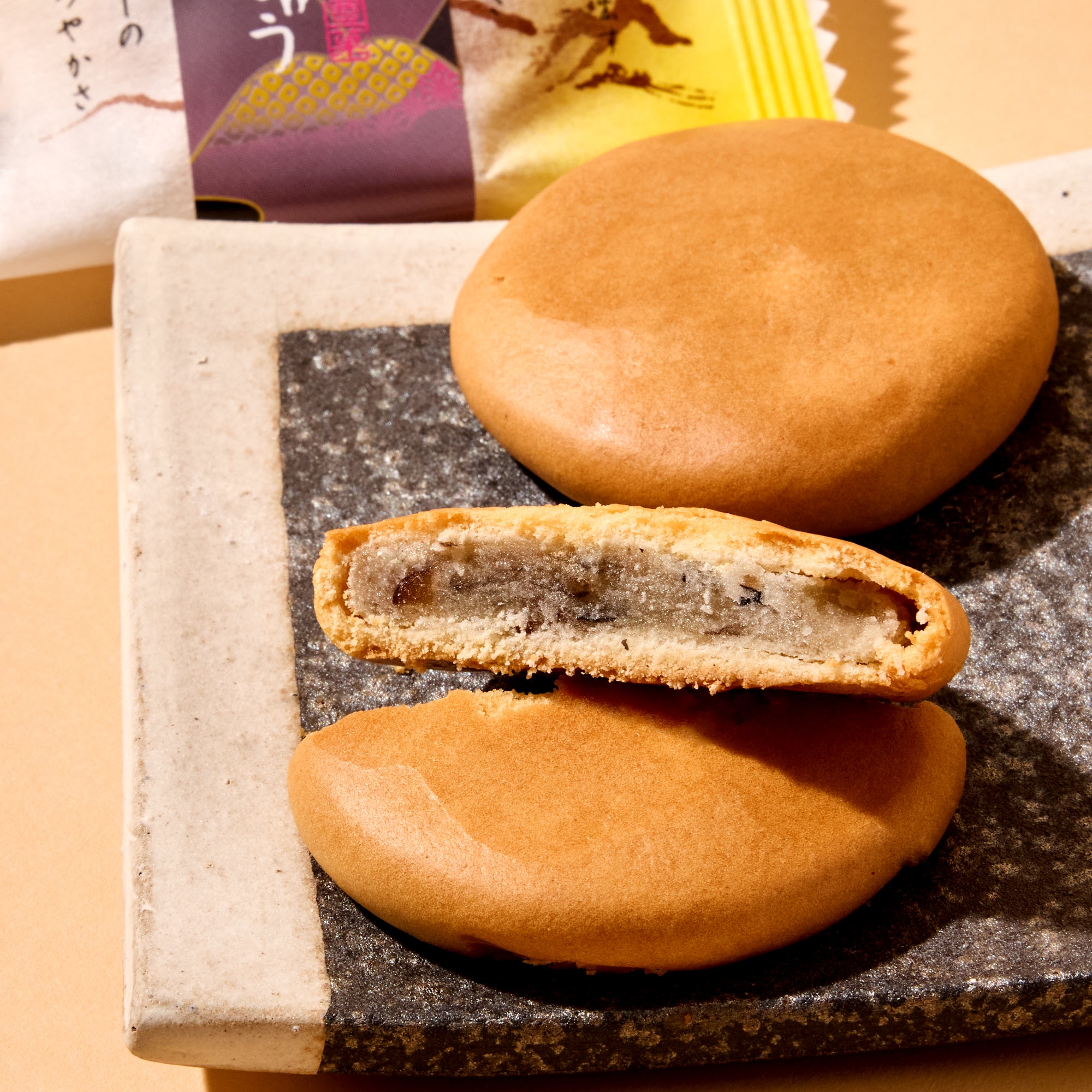 Black Soybean Manju (8 pieces)