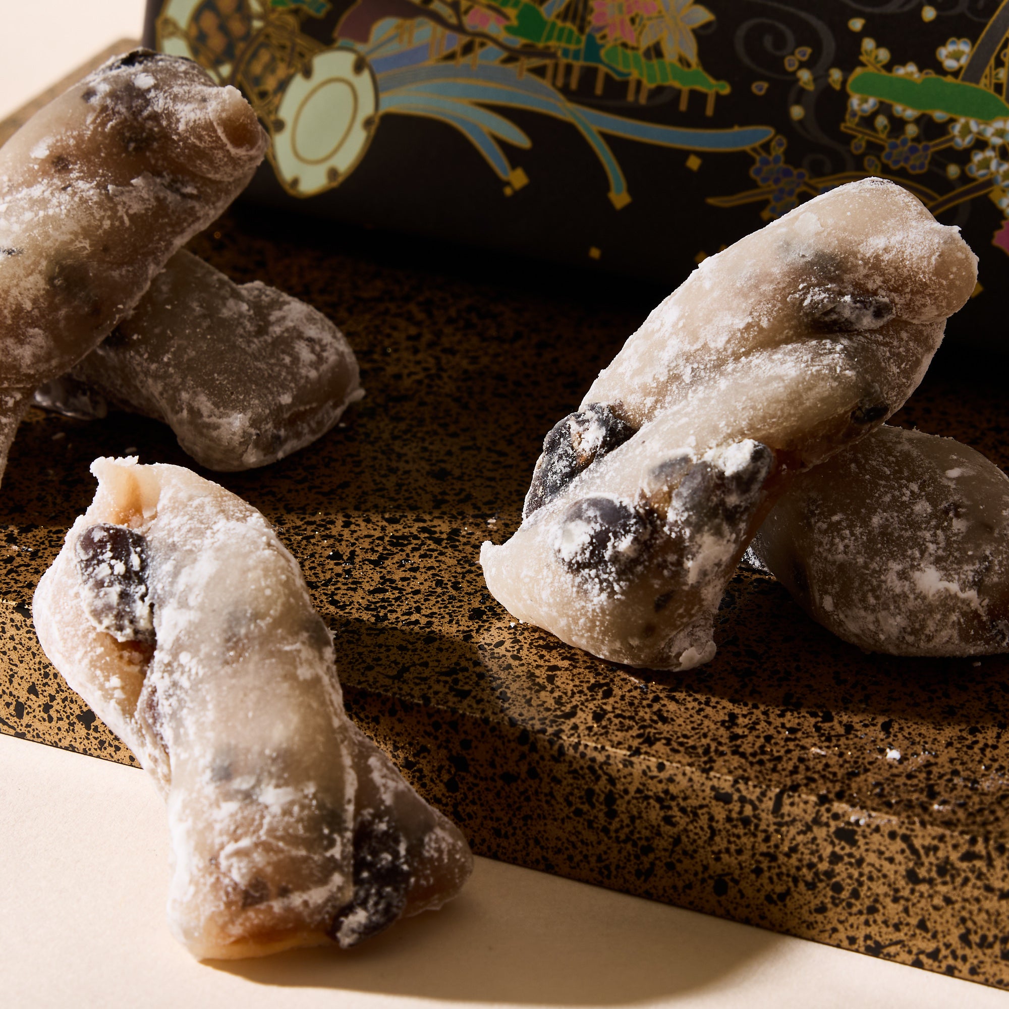 Black Soybean & Anko Habutae Mochi (10 pieces)