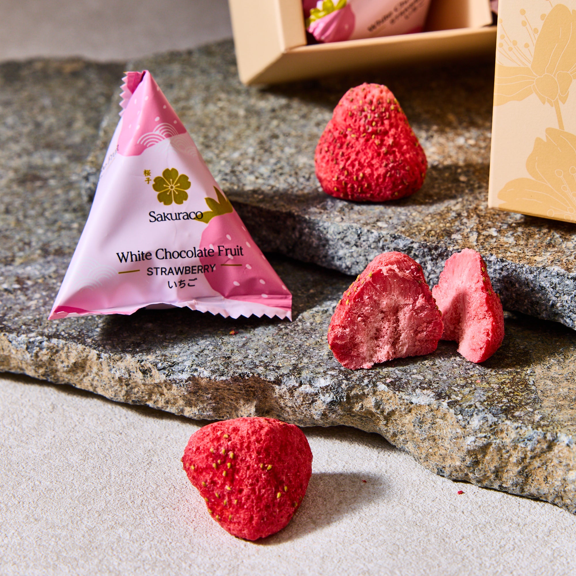 果物 sakura Sakuraco White Chocolate Fruit: Strawberry – Japan Haul