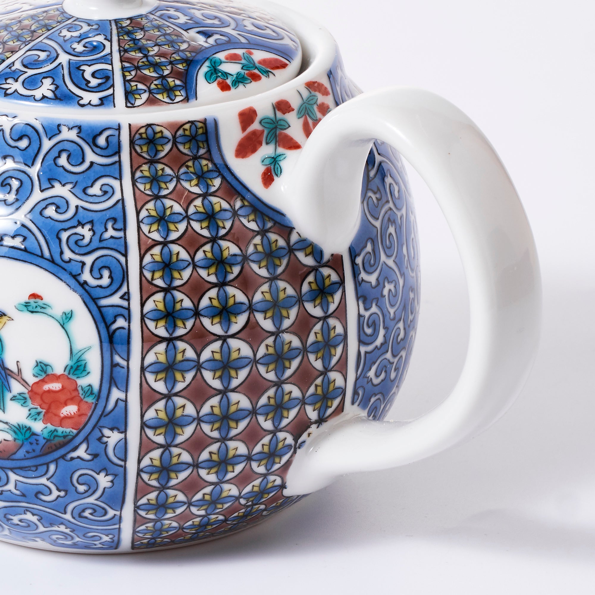 Kutani Ware Karakusa Teapot