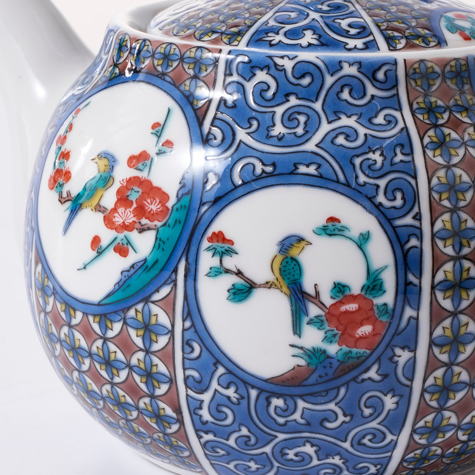 Kutani Ware Karakusa Teapot