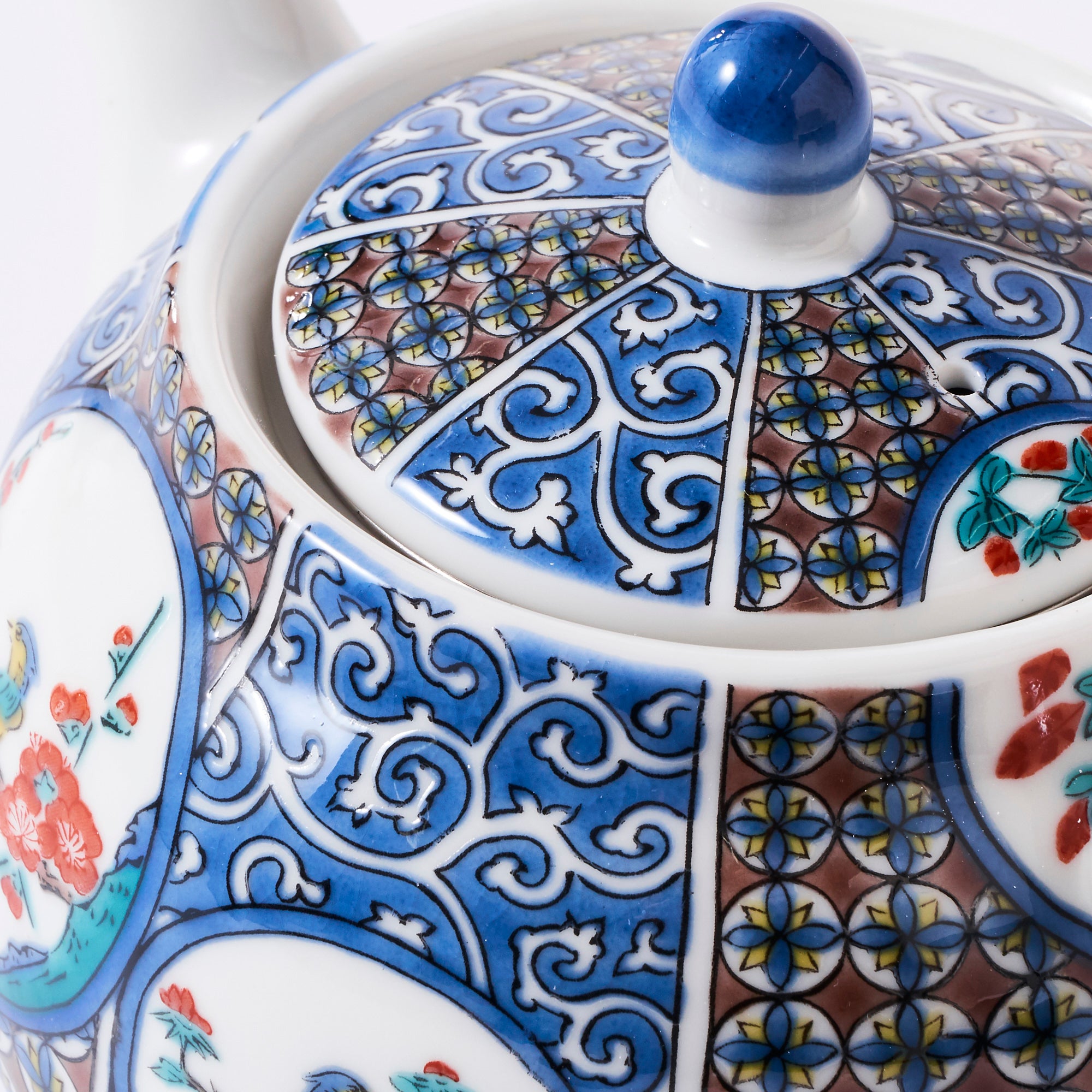 Kutani Ware Karakusa Teapot