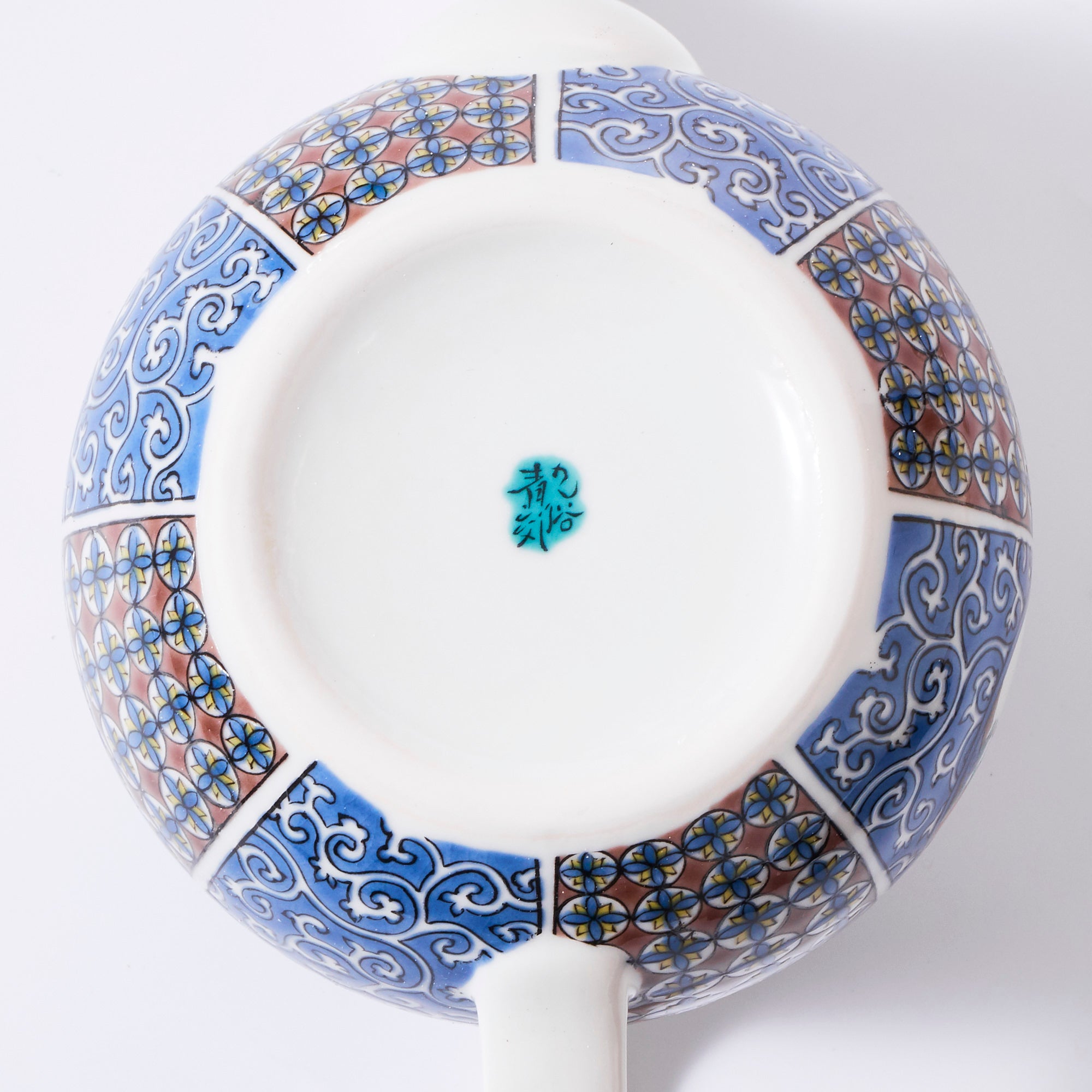 Kutani Ware Karakusa Teapot