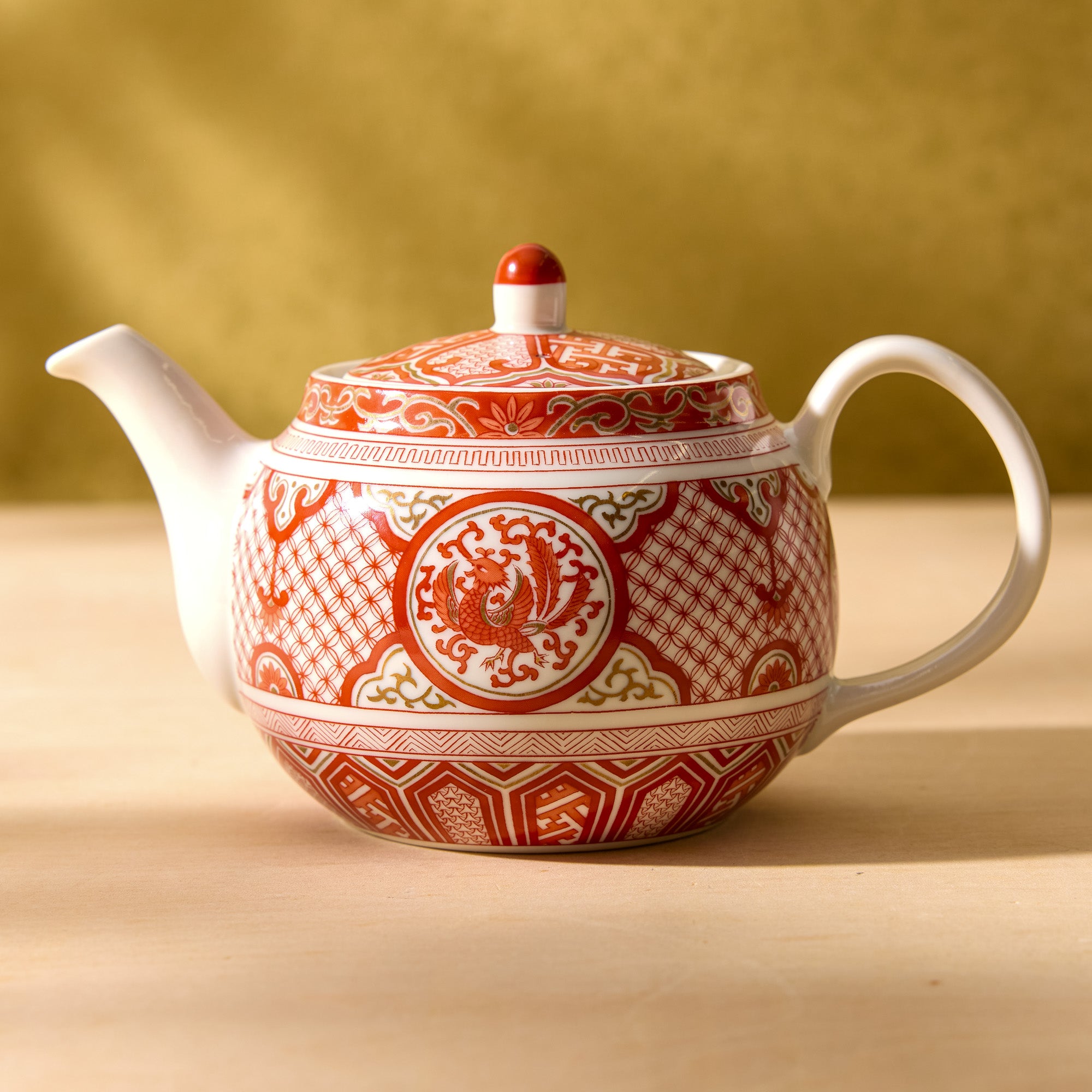 九谷烧珊瑚红釉金彩壶 Japanese Kutani Porcelain Painted Red Gold