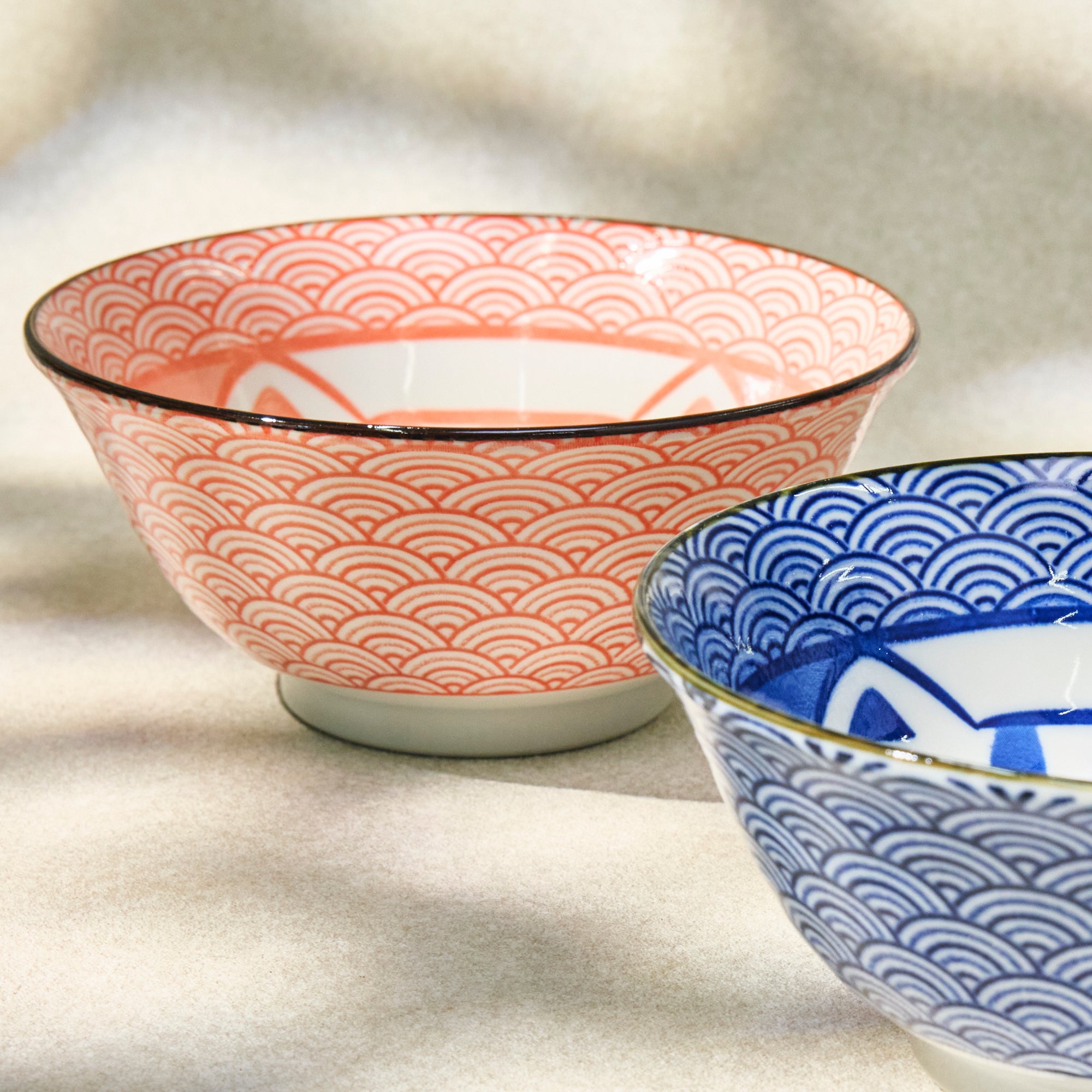 Maneki Neko Mini Ramen Bowl Set (2 bowls, 2 chopsticks)