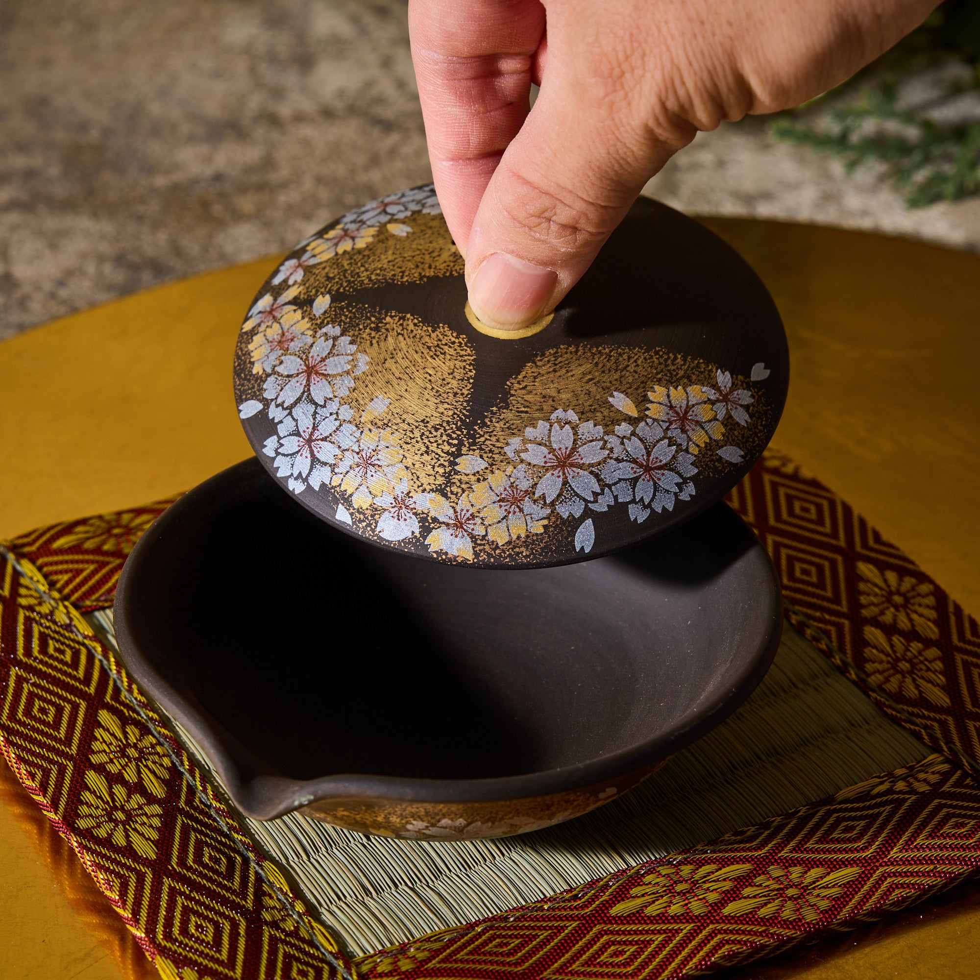 Yoshino Sakura Shiboridashi Teapot