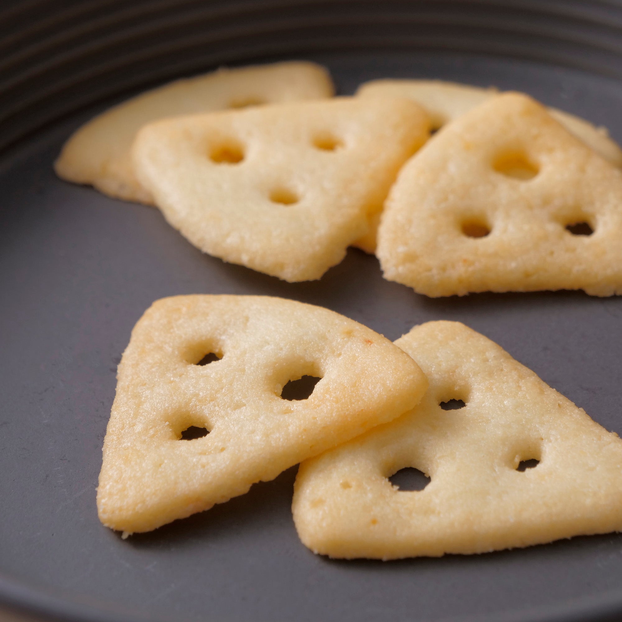 Glico Cheeza Camembert Cheese Crackers